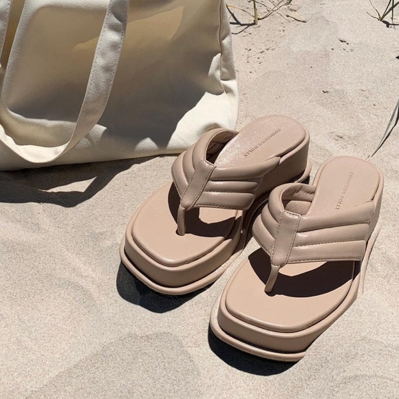 Princess Polly tan platform flip flops - Picture 4 of 14